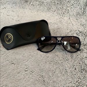 Like new ray ban aviators